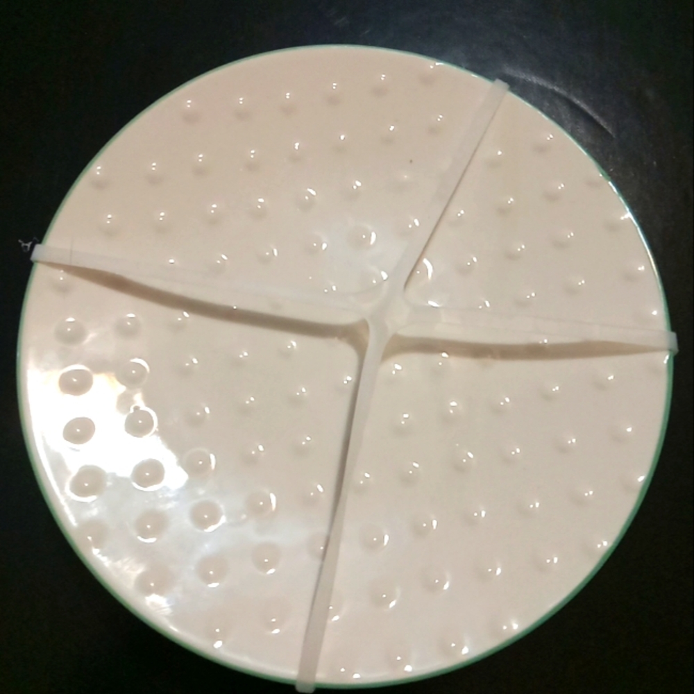 Saucer plates 4 plates color white and mint green